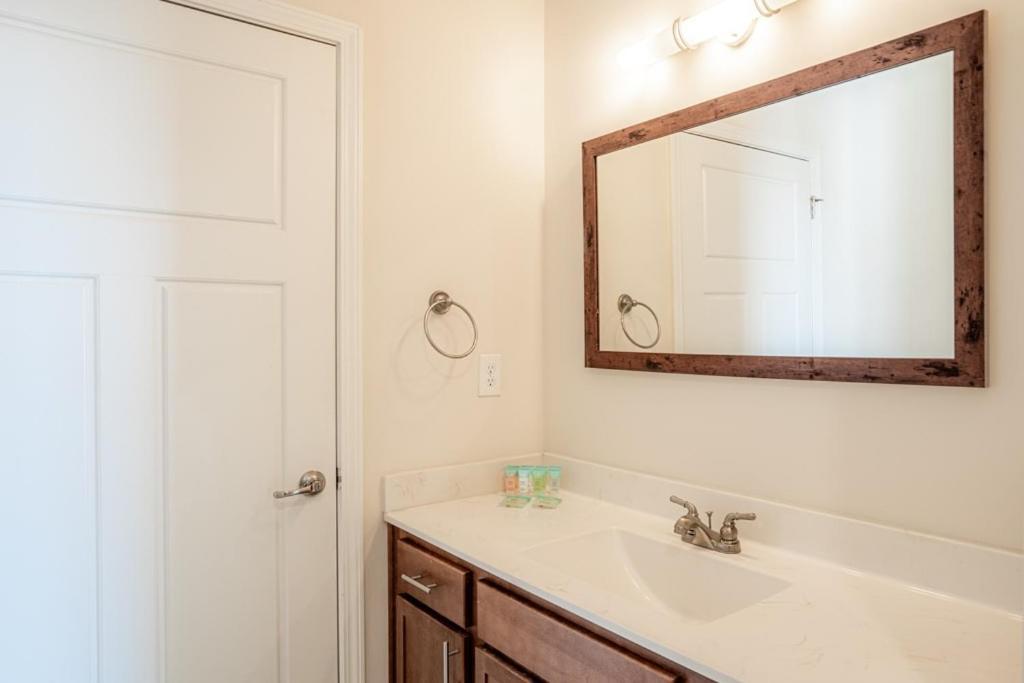 Viagem Bright And Relaxing 2Br In Prime Location Appartamento Charlotte Esterno foto